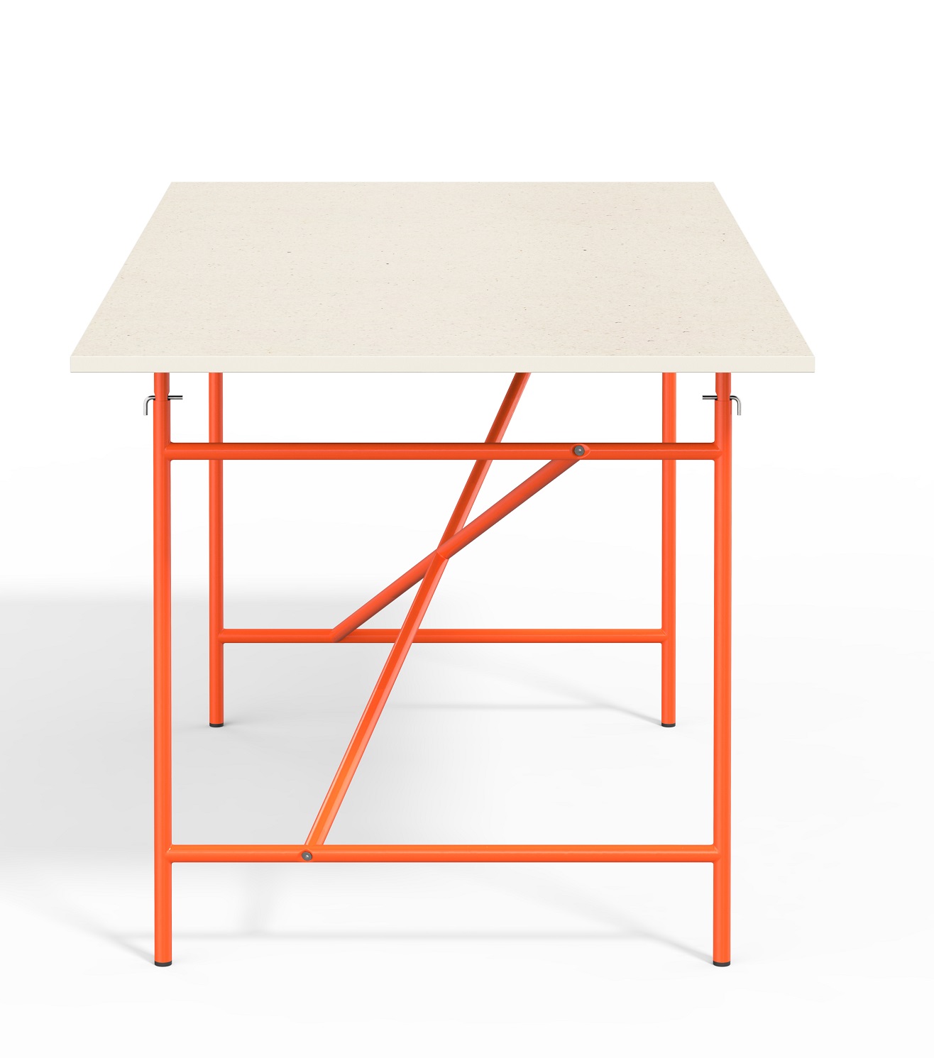 Eiermann Tisch mit Kvadrat Platte und orangefarbenem Gestell von Richard Lampert, moderne Büromöbel.