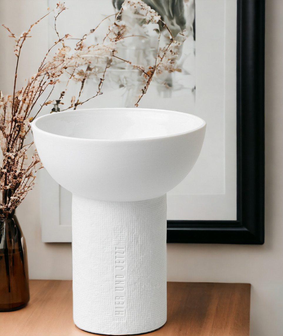 Weiße Formsprache Vase "Hier und Jetzt" von Räder, moderne Deko für Wohnzimmer und Tisch.