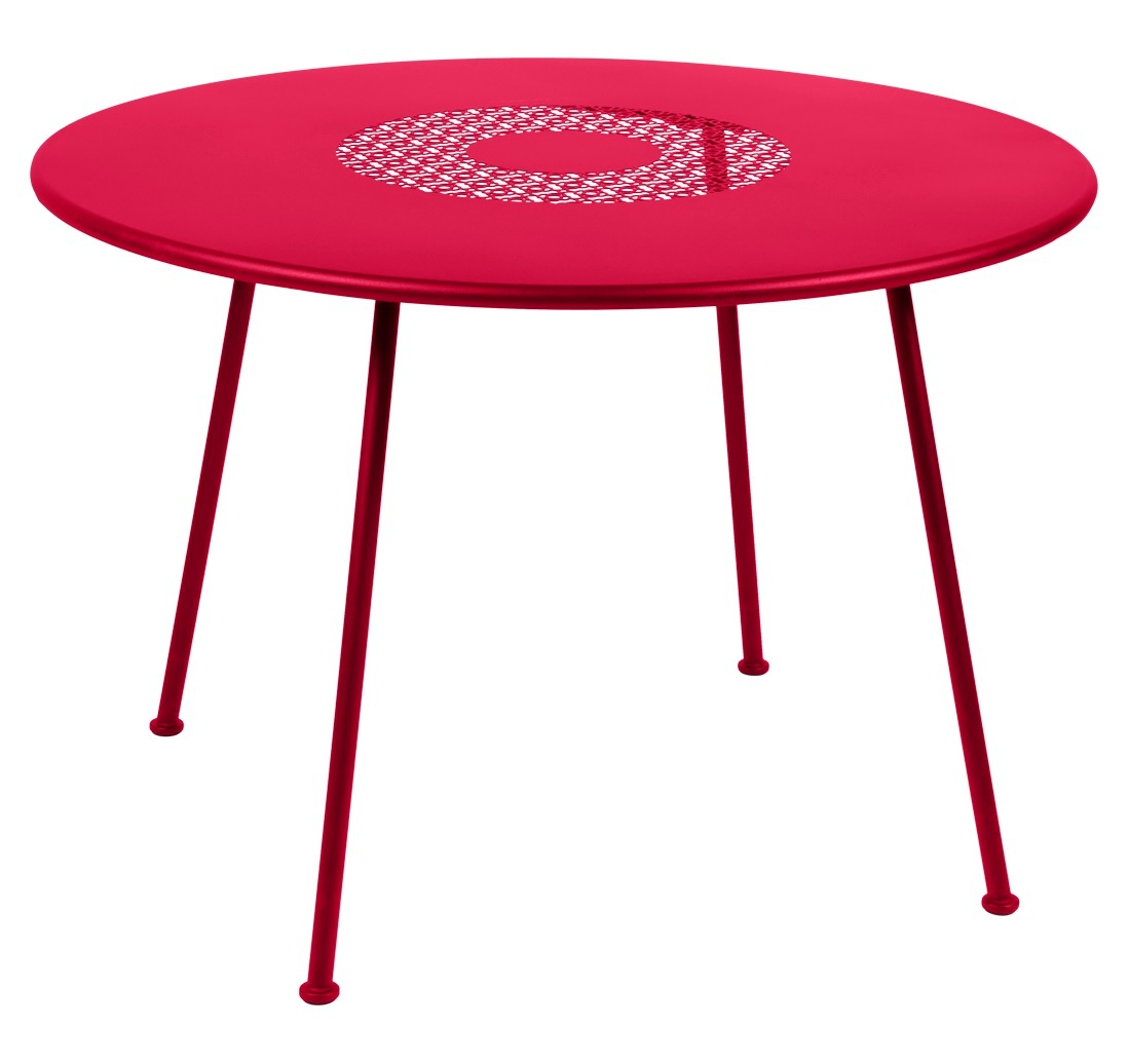 Roter Lorette Gartentisch von Fermob, runder Outdoor Tisch mit filigranem Muster in der Tischmitte.