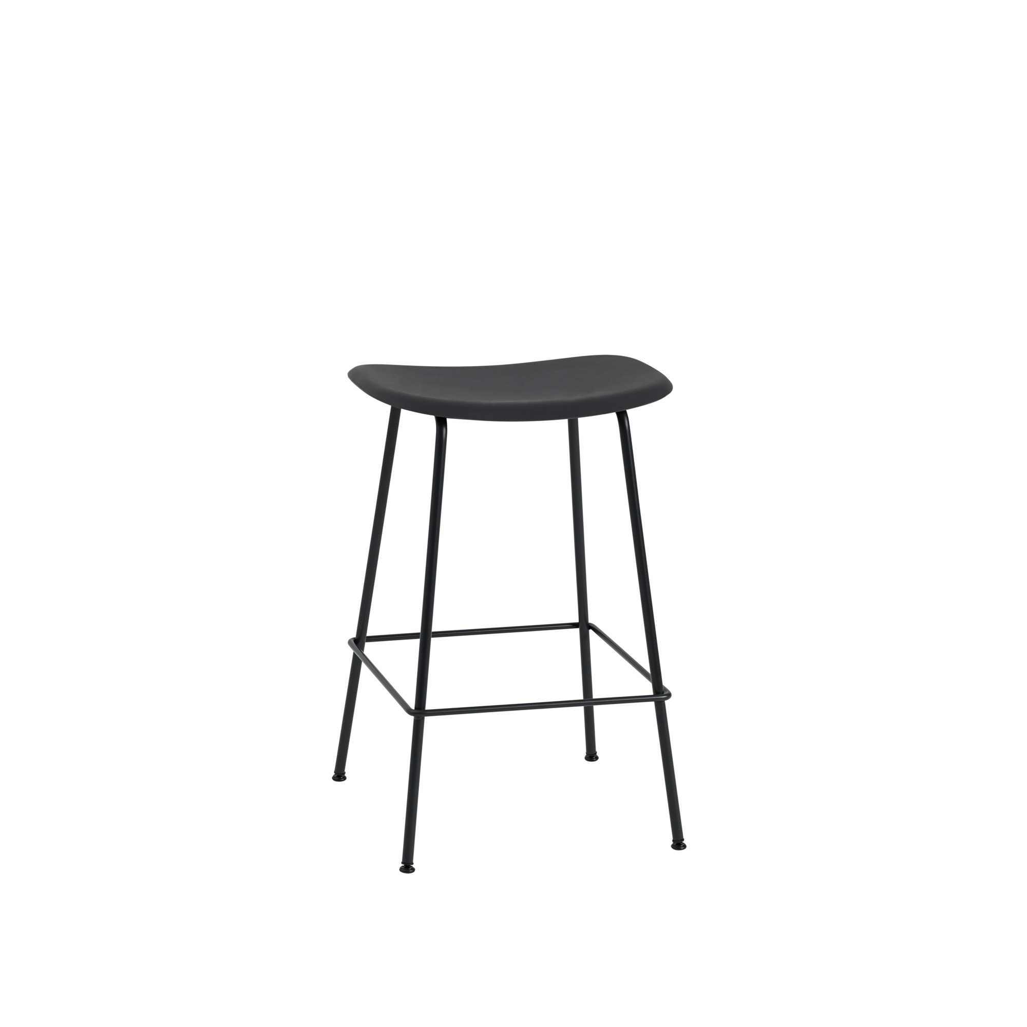 Schwarzer Fiber Bar Stool Barhocker von Muuto mit 65 cm Sitzhöhe und minimalistischem Design.
