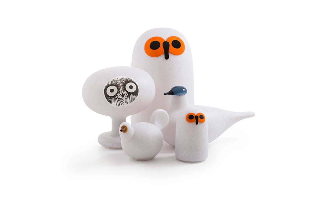 Linnut Palturi Tischleuchte von Magis: Vier weiße, abstrakte Vogel-Figuren aus Glas, modernes Design.