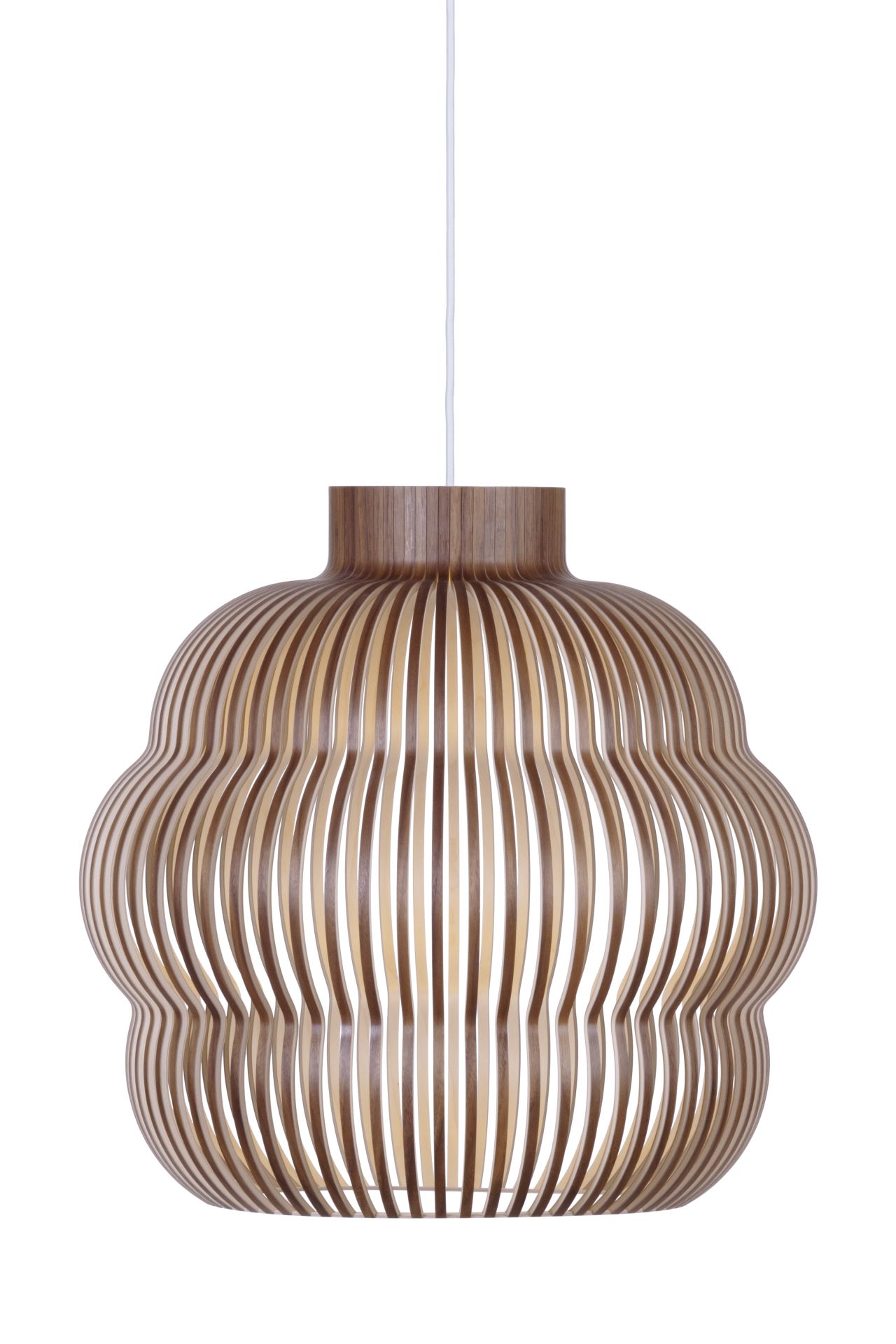 Kumulo 5200 Pendelleuchte aus Walnussholz von Secto Design, moderne Holzlampe für Wohnräume.