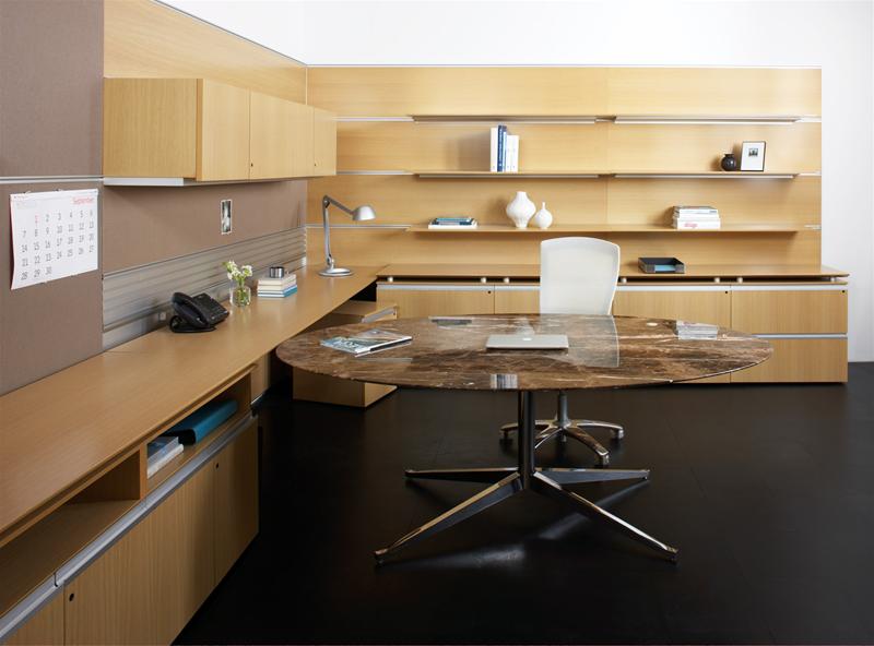 Florence Oval Table von Knoll International mit brauner Marmorplatte und Chromfuß.