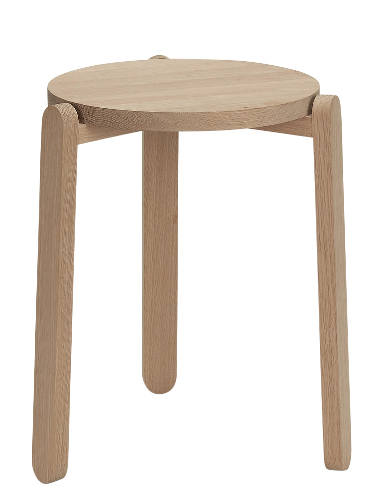 Nomad Stool Hocker von Skagerak: Runder, heller Holz-Hocker mit drei Beinen.