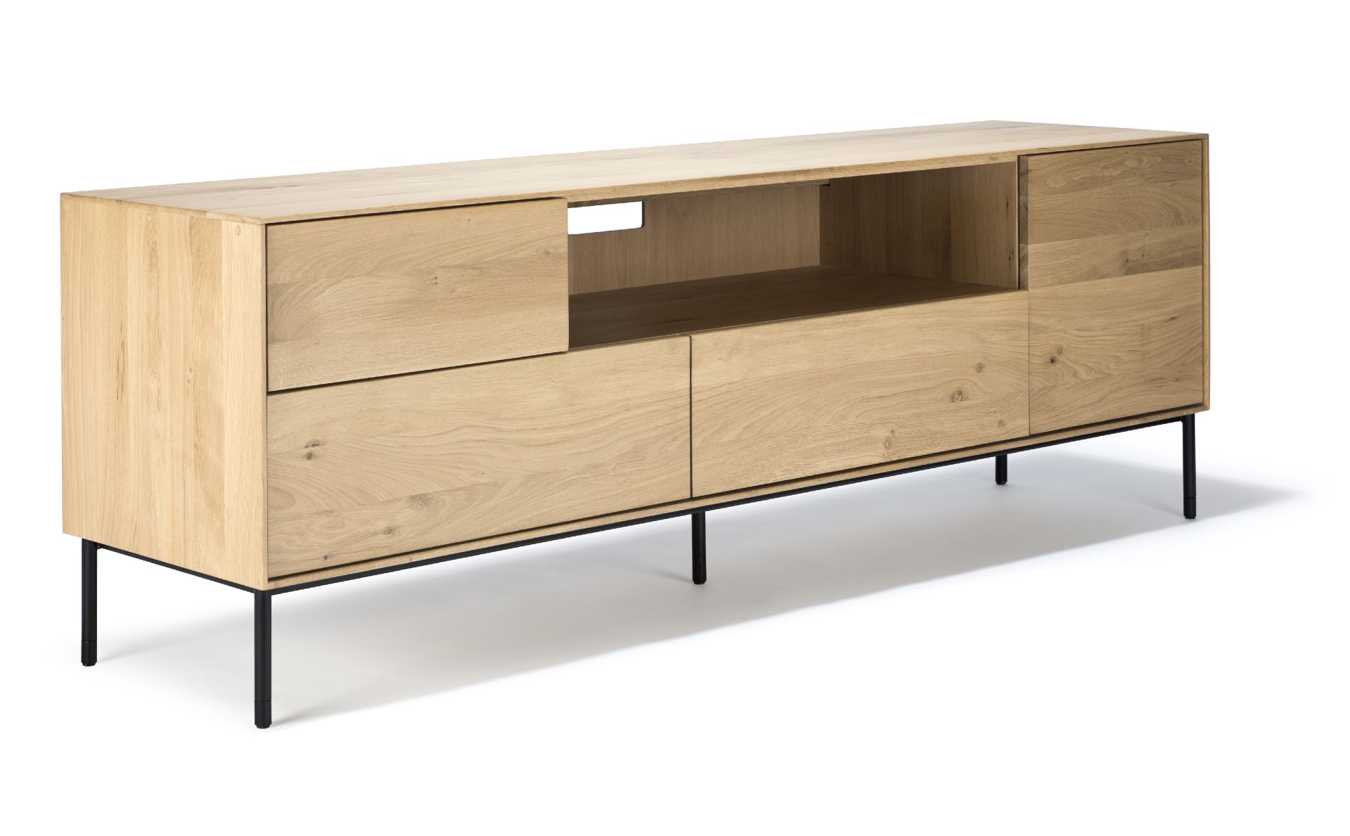 Whitebird TV Möbel von Ethnicraft aus hellem Holz mit Schubladen und offenen Fächern auf schwarzen Metallfüßen.