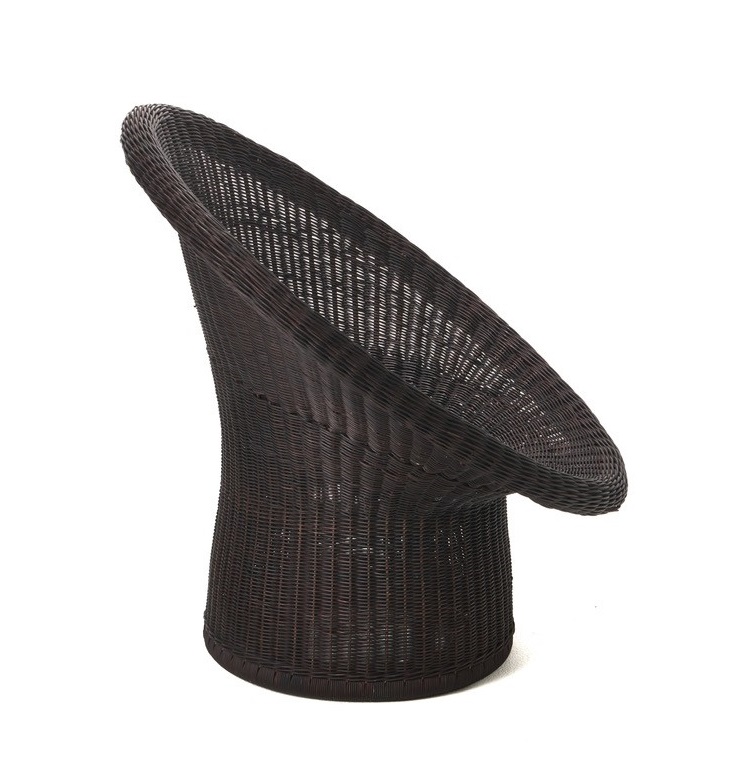 Brauner E10 Rattansessel von Richard Lampert, handgeflochten, modernes Design für Wohnzimmer und Garten.