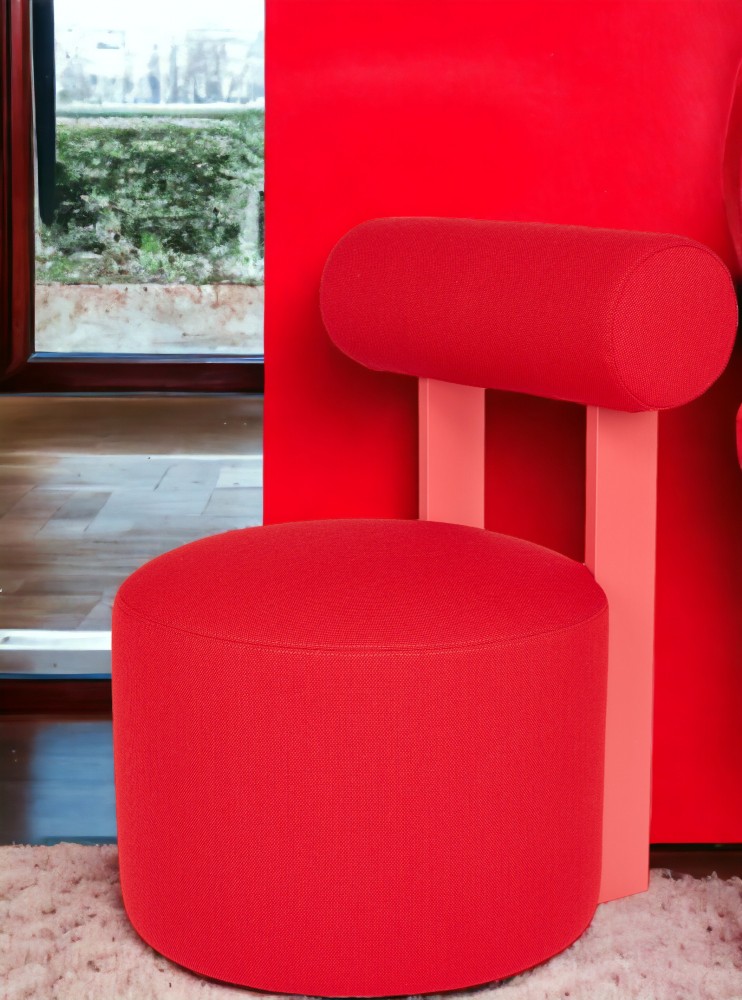 Roter Faye Hocker von Schönbuch mit Rückenlehne, gepolstert und modernem Design.