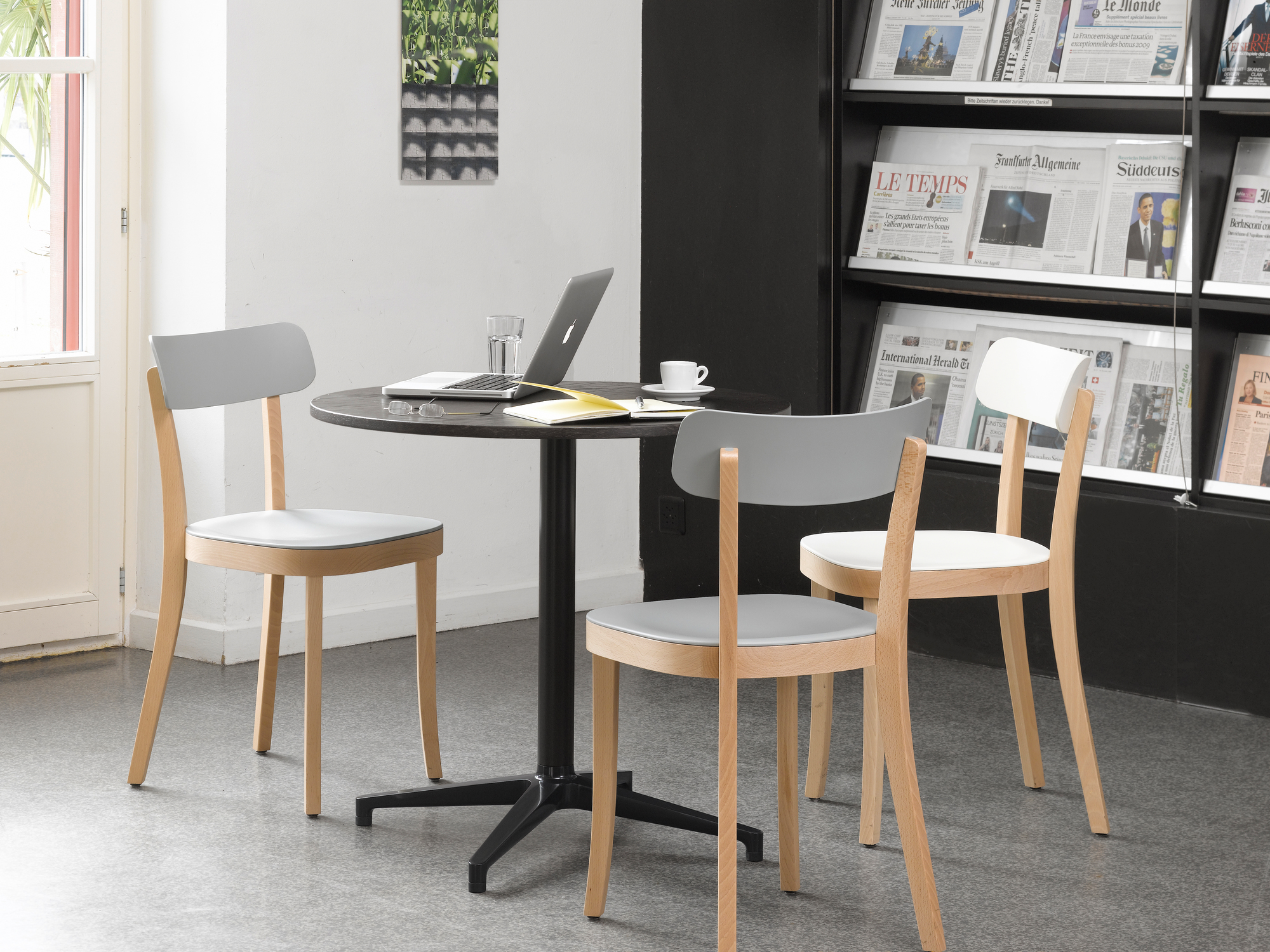 Bistro Table Tisch rund Indoor Ø 79,6 cm Vitra