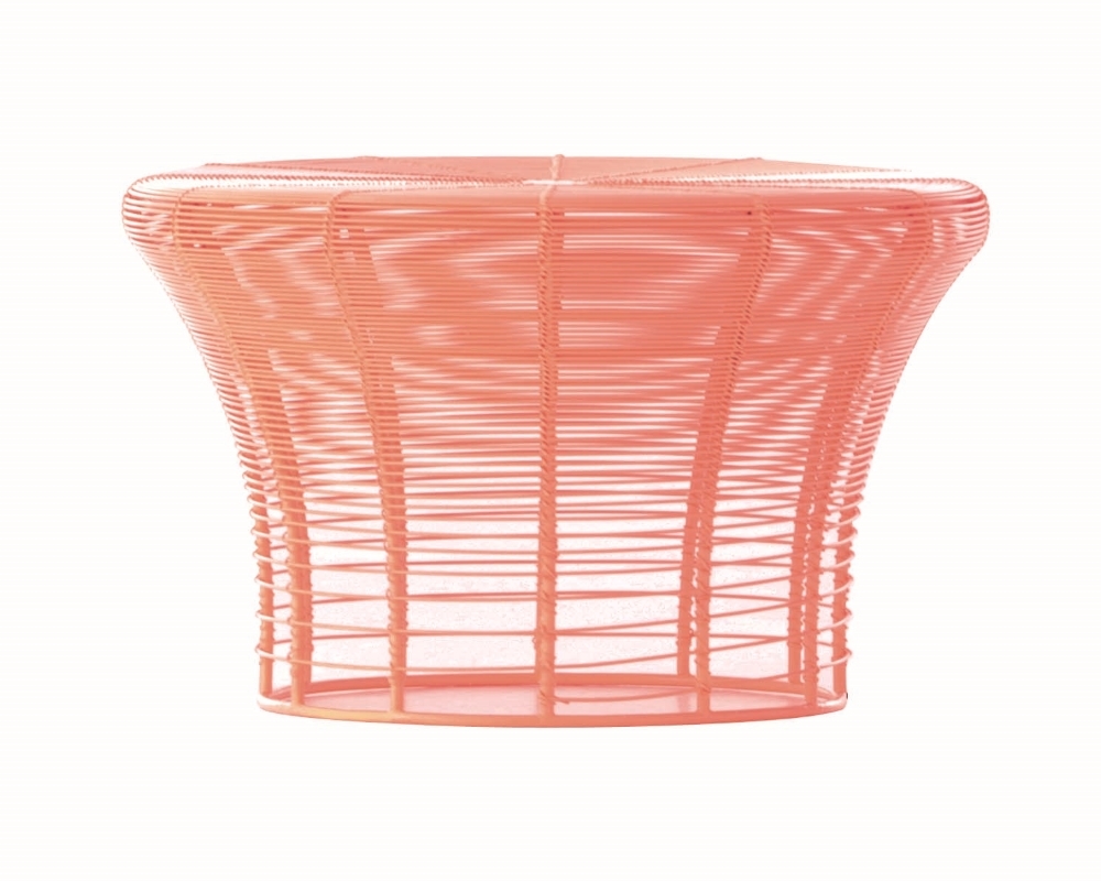 Aram Tisch: Anthrazitfarbener Beistelltisch aus geflochtenem Metall, modernes Design für Wohnzimmer und Terrasse.