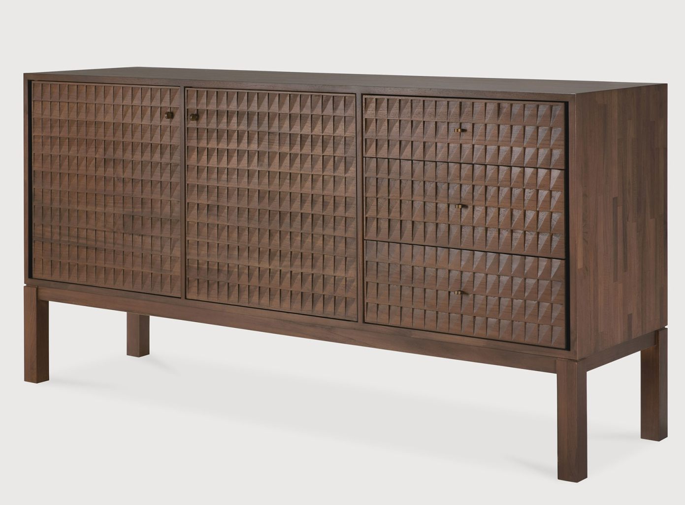 Sono Sideboard von Ethnicraft: Modernes Sideboard aus massivem Nussbaumholz mit Türen und Schubladen.