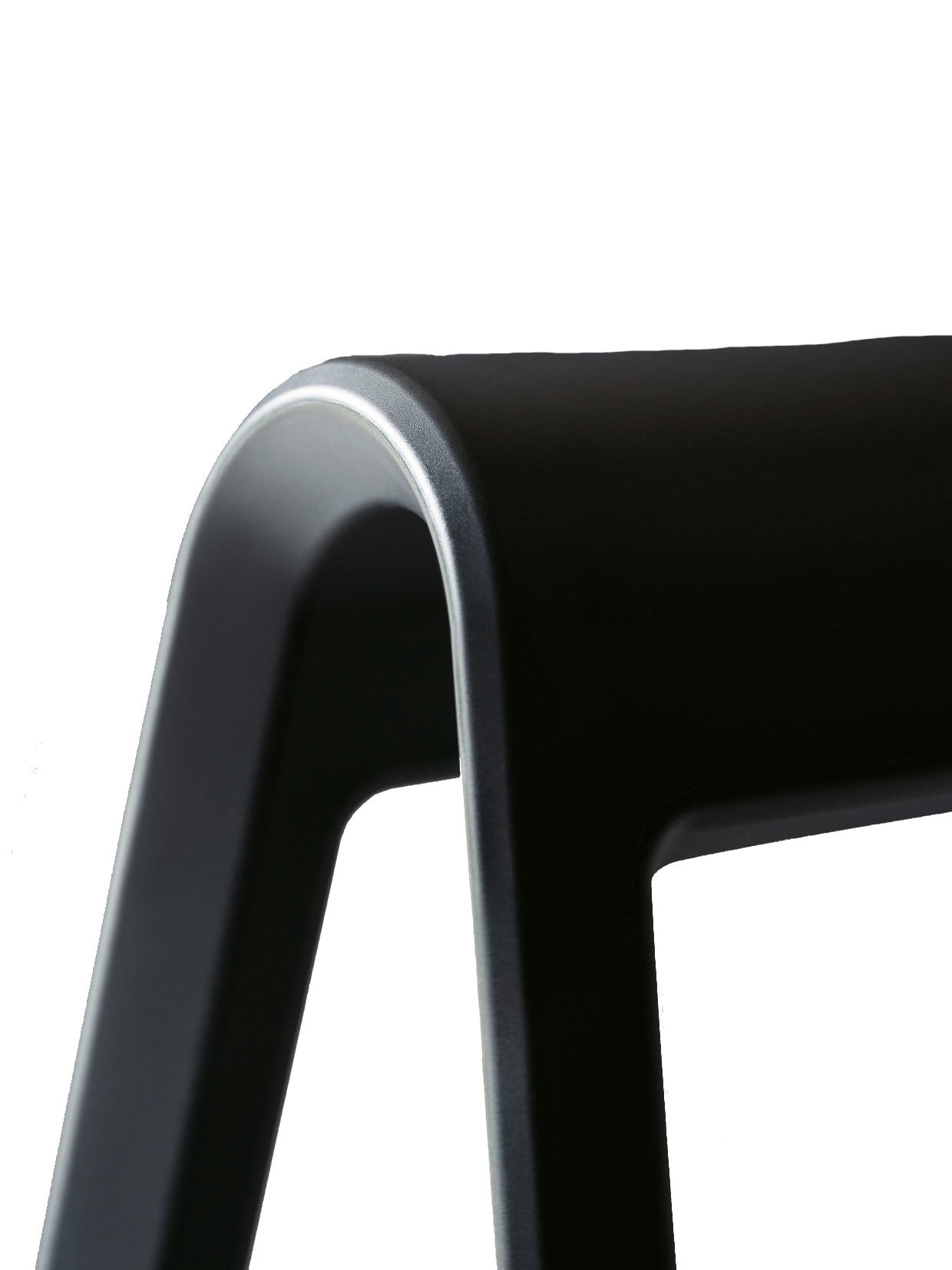 Detailaufnahme: Schwarzer Wilkhahn Sitzbock, ergonomischer Hocker für dynamisches Sitzen im Büro.