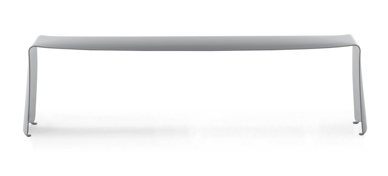 Le Banc Bank von MDF Italia, moderne Sitzbank aus mattem Aluminium, minimalistisches Design.