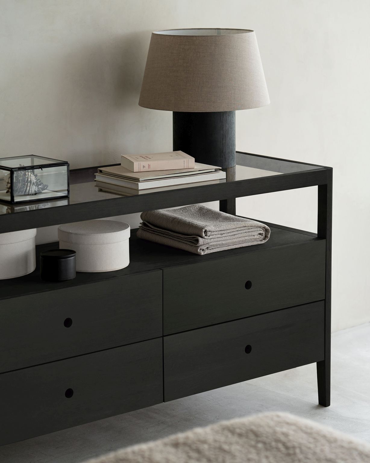 Spindle Kommode mit Schubladen Eiche schwarz lackiert Ethnicraft