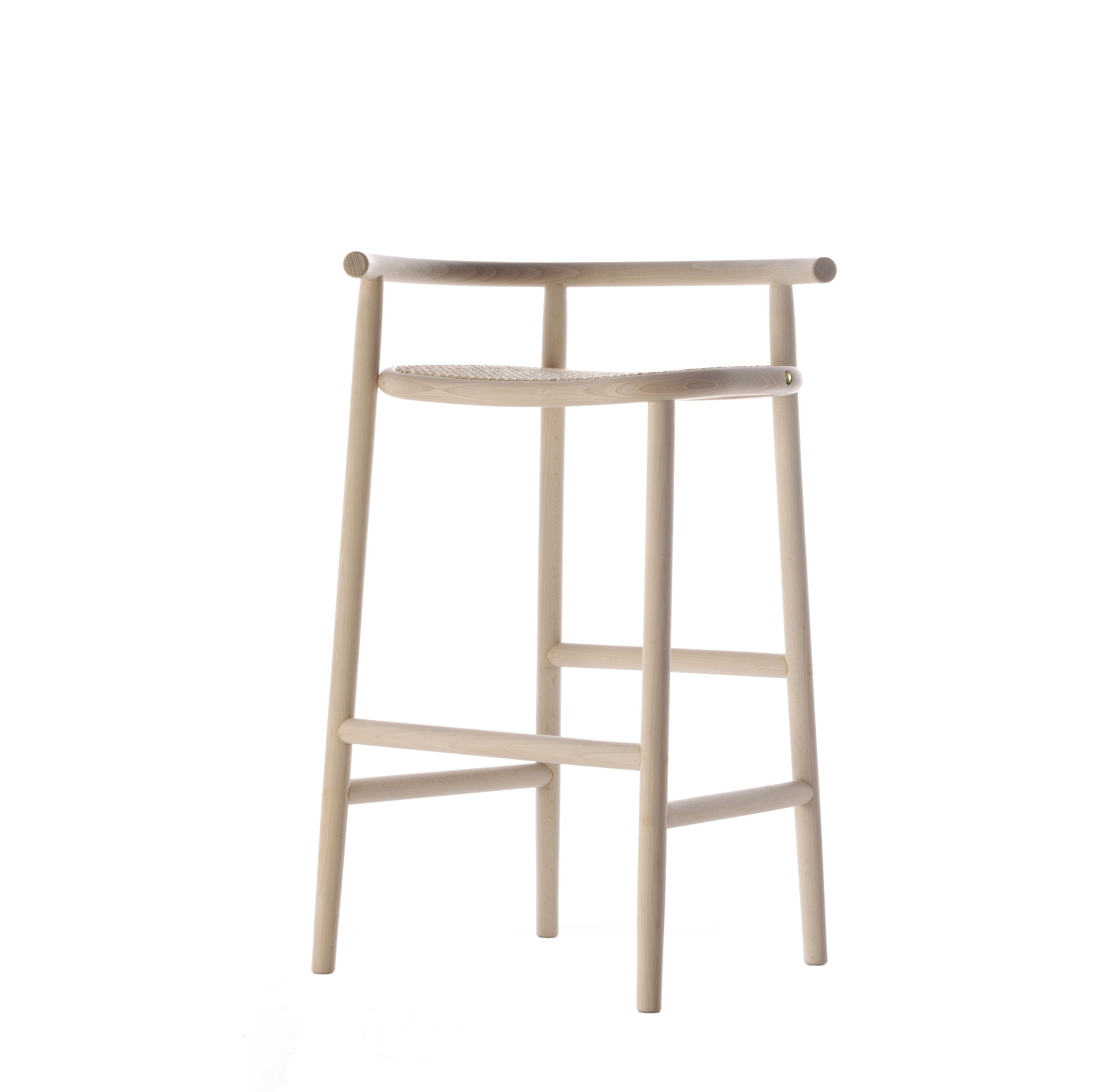 Heller Holz Barhocker mit geflochtenem Sitz, Single Curve Design, Wiener GTV Design.