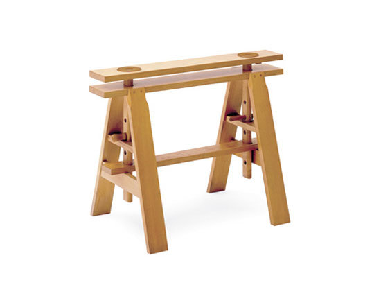 Leonardo Arbeitstisch von Zanotta: Holz-Arbeitstisch mit verstellbarer Höhe, ideal für Büro und Homeoffice.