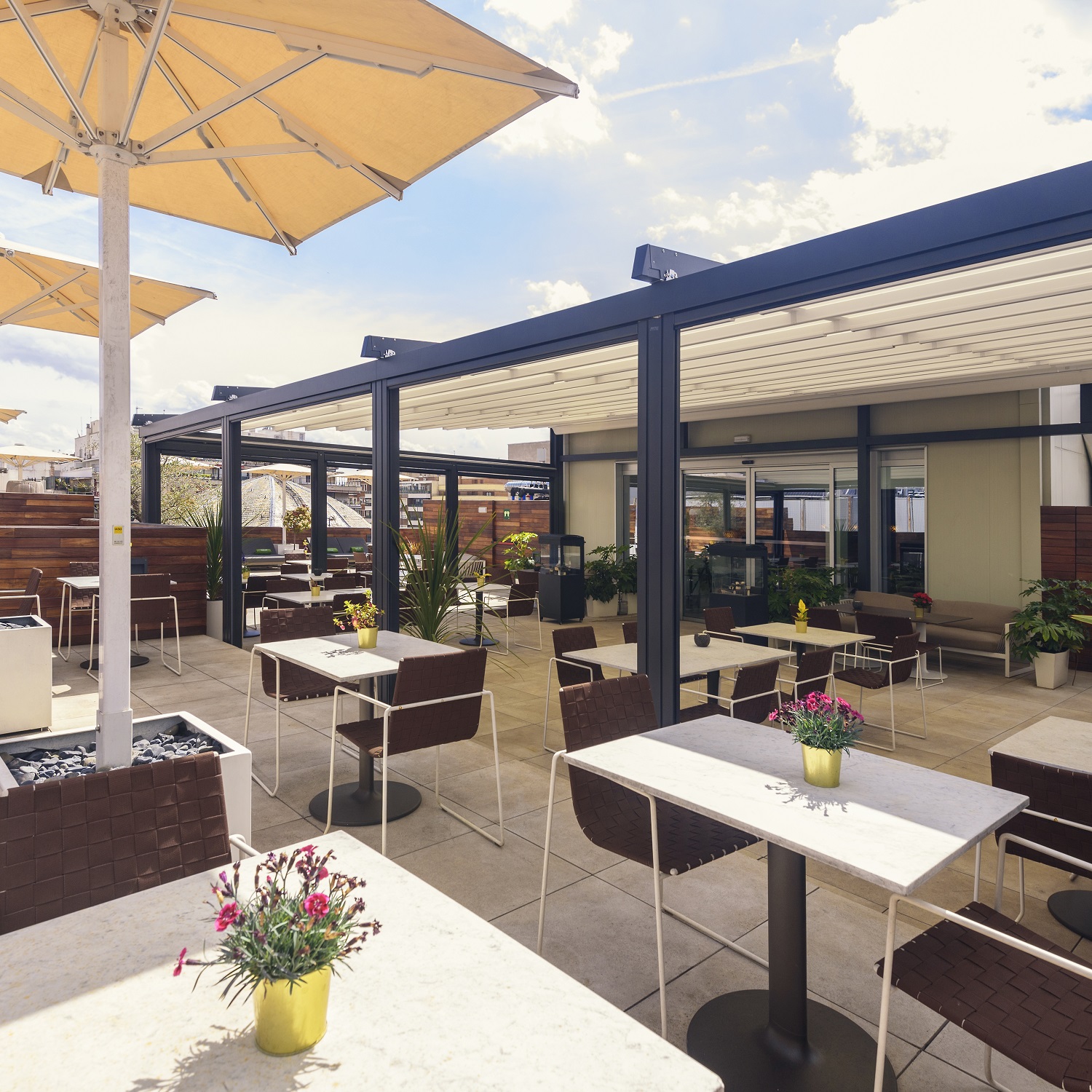 Trenza SO0700 Outdoor Armlehnenstuhl stapelbar Andreu World