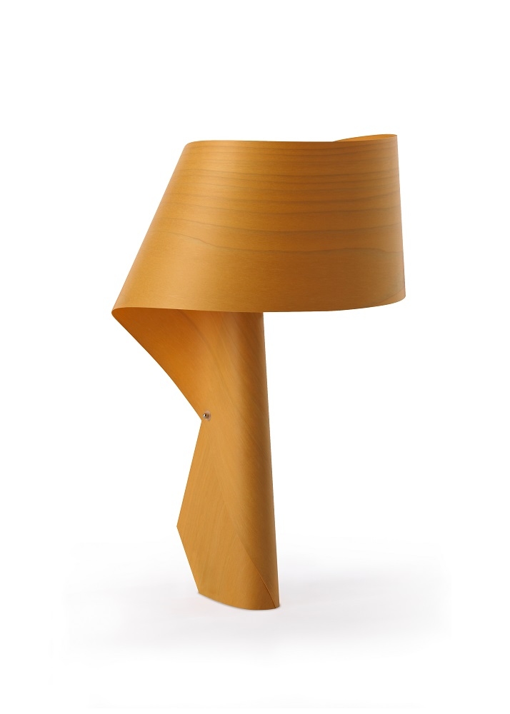 Air Table Tischleuchte von LZF Lamps in Gelb: Moderne Holz Tischlampe für Wohnzimmer.