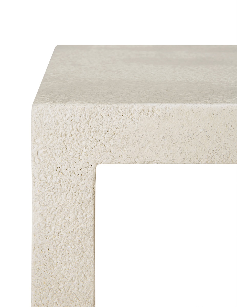 Detailaufnahme der Elements Konsole von Ethnicraft in Off White Microcement. Textur und Design.