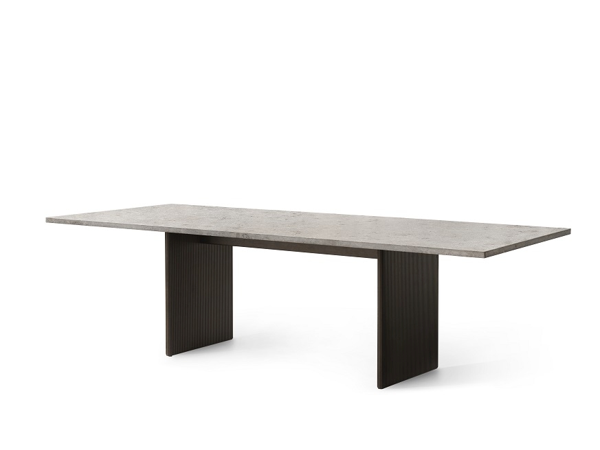 Vipp Cabin Square Table Esstisch mit grauer Tischplatte und dunklen Beinen.