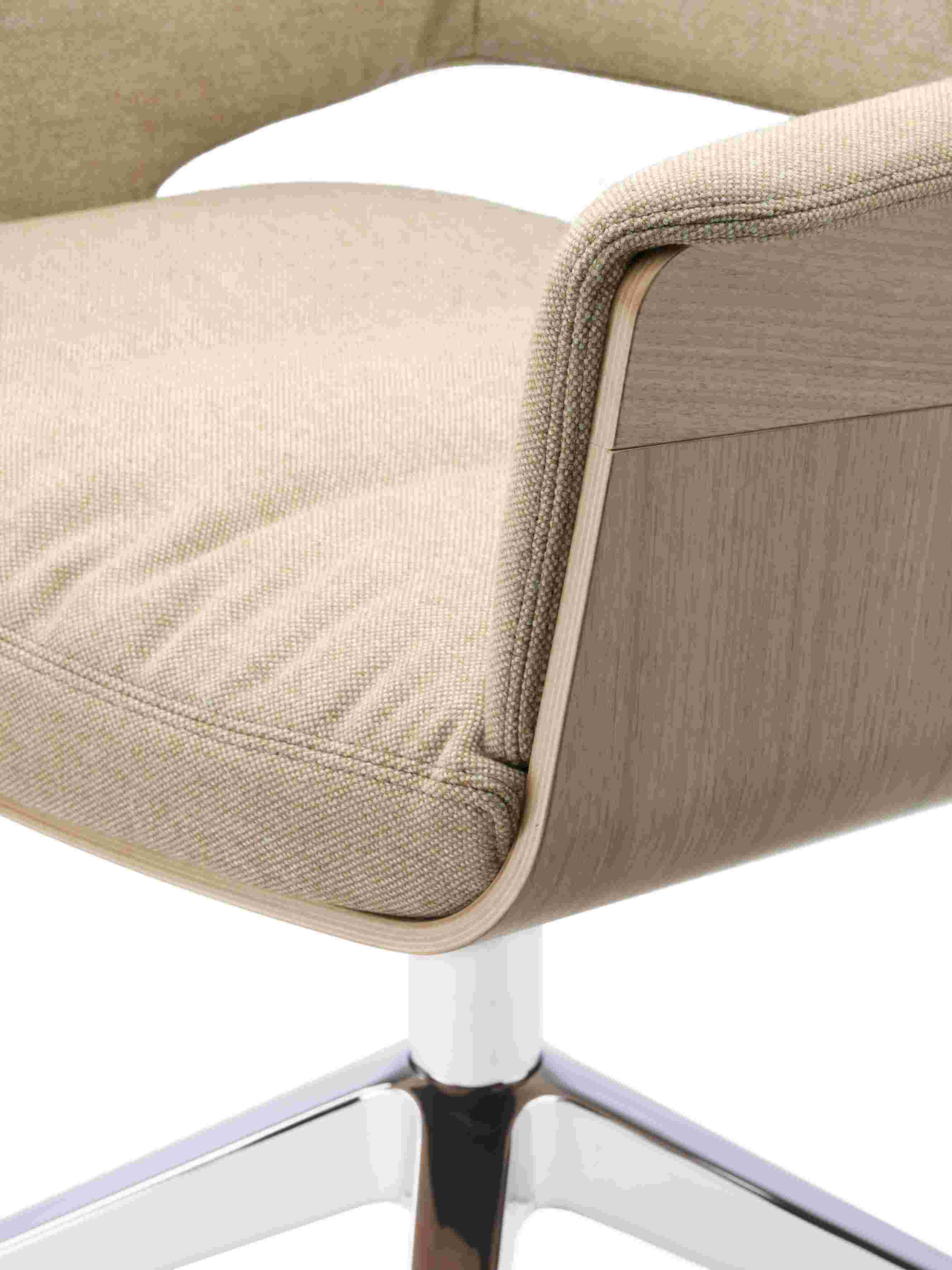 S 847 PVD Drehsessel Thonet