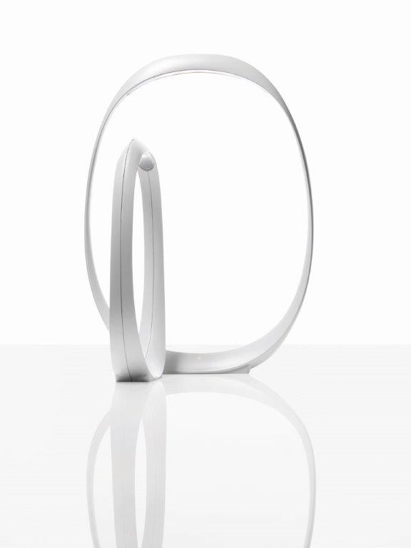 Weiße Anisha LED Tischleuchte von Foscarini, modernes Design für Wohnzimmer und Büro.