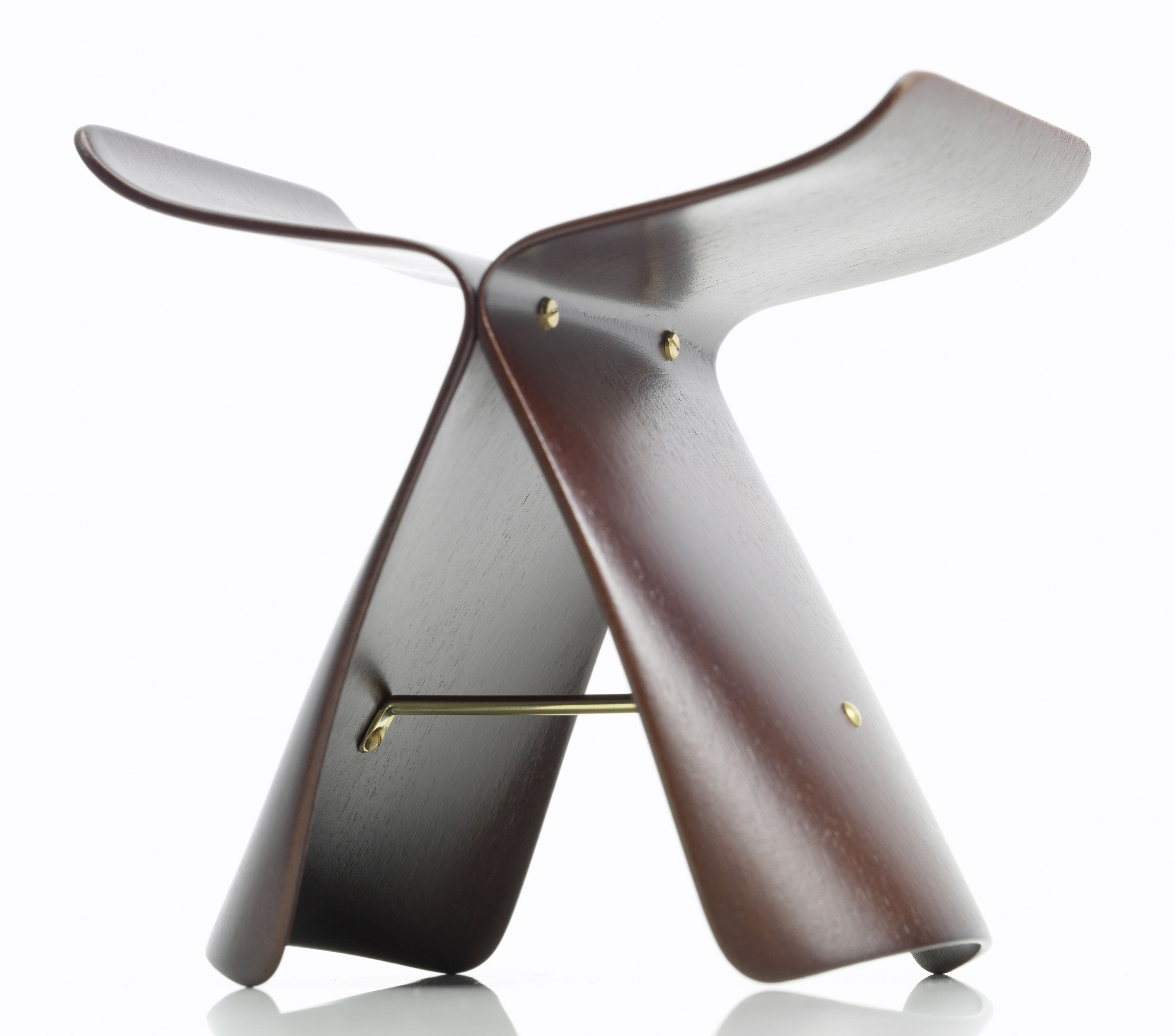 Braun gebeizter Butterfly Stool Hocker von Vitra, Designklassiker aus Holz mit Messingdetails.