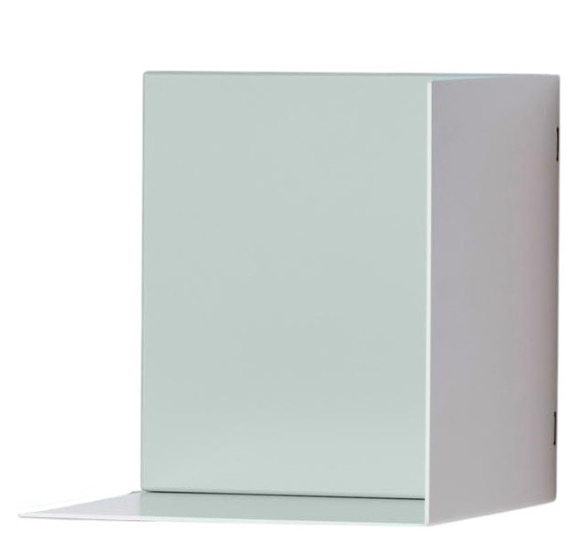 Helles Dado Regalelement von Schönbuch, ein minimalistisches Wandregal für moderne Wohnräume.