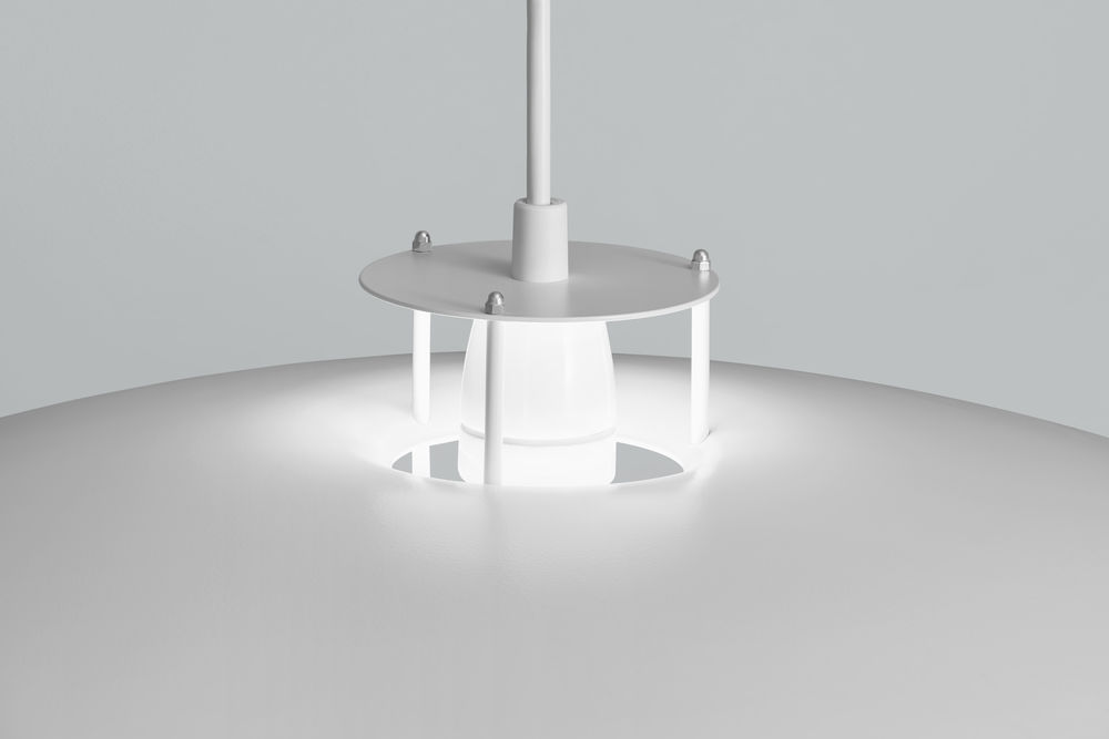 Detailaufnahme der weißen JL341 Pendelleuchte von Artek, modernes Design mit sanftem Lichtschein.