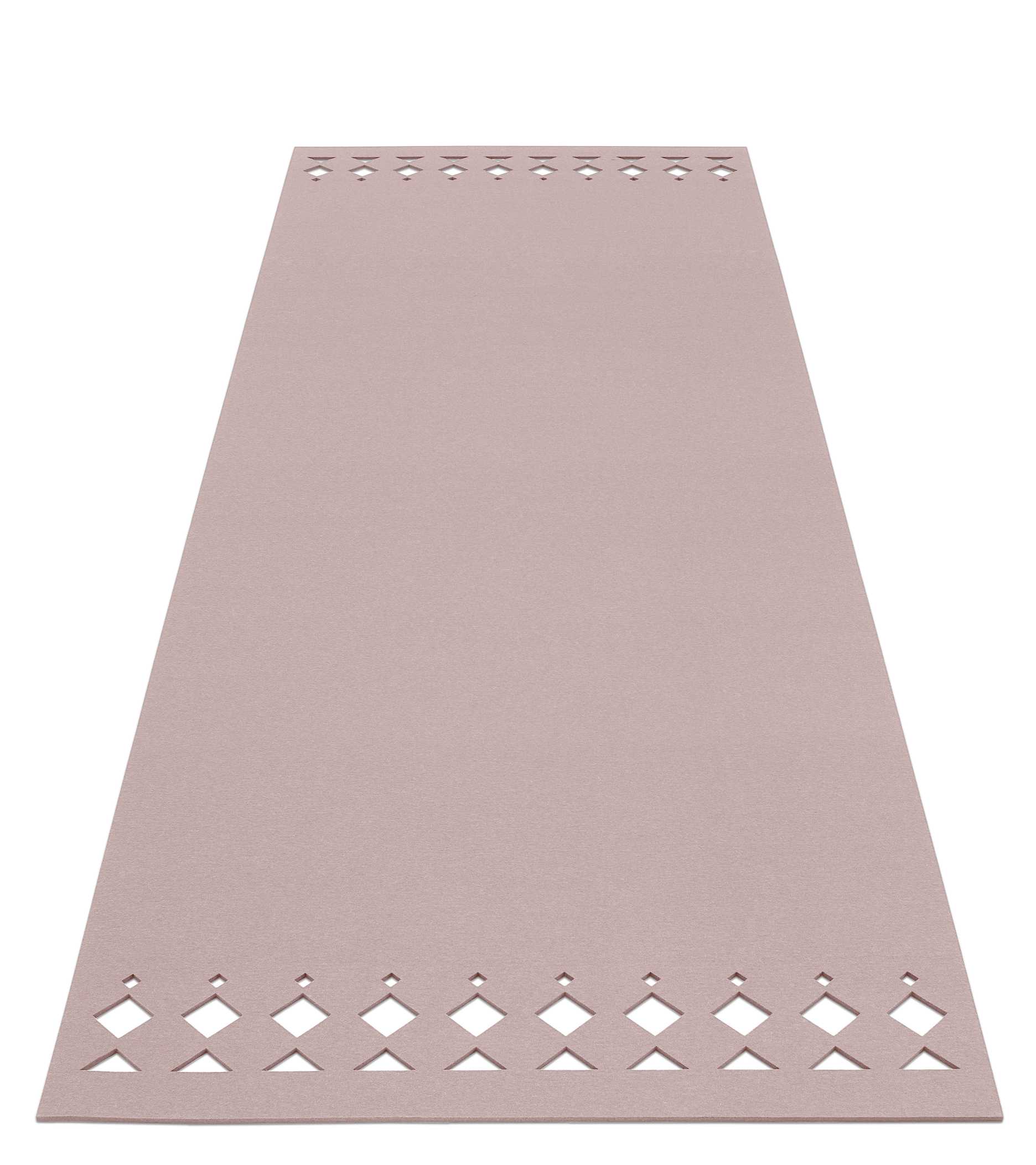 Teppich Rana Hey Sign in Puderrosa: Rechteckiger Wollfilzteppich mit dekorativen, gestanzten Rauten entlang der Kanten.