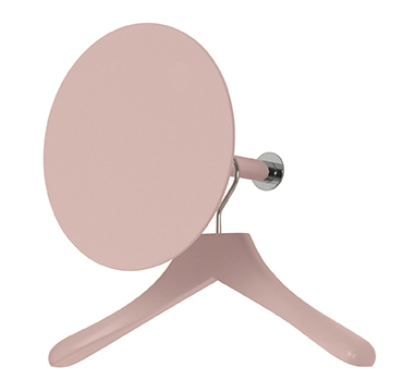 Rosa Schönbuch Garderobenhaken Slot mit runder Wandhalterung und Kleiderbügel für Jacken und Mäntel.