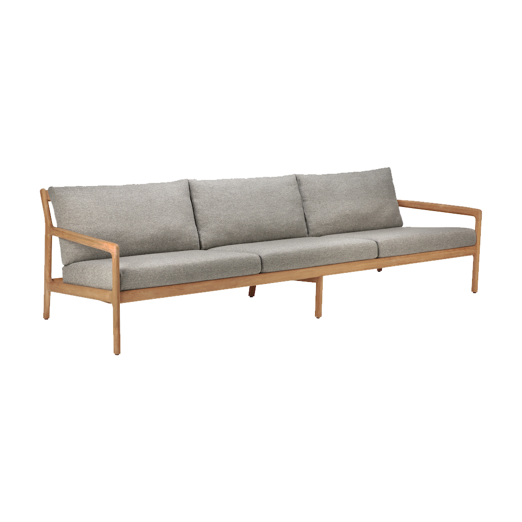 Jack Outdoor Sofa: Ethnicraft 3-Sitzer Sofa Mokka mit Teakholzrahmen und grauen Polsterkissen.