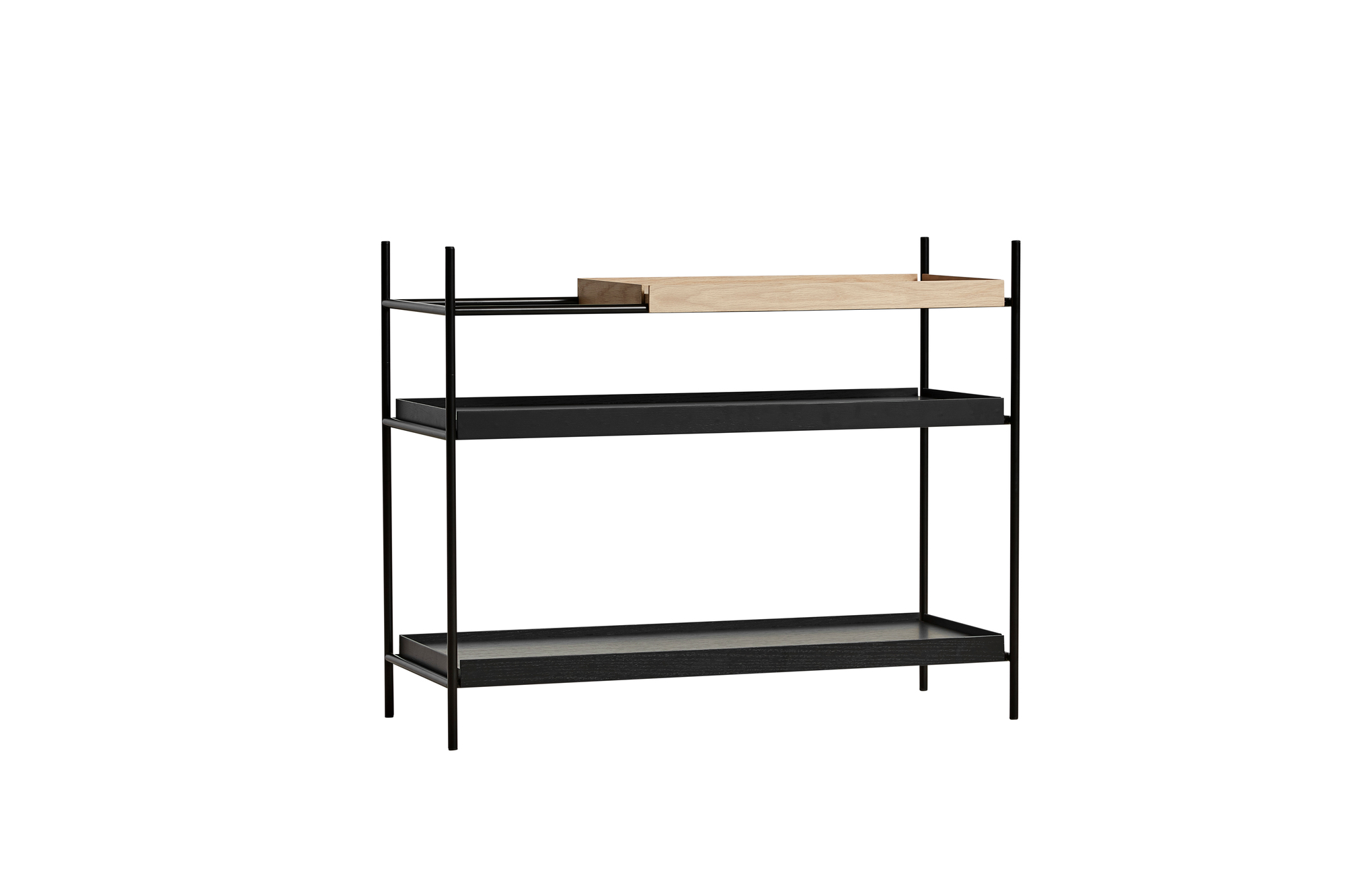Tray Shelf Low Regal von Woud: Modernes Regal mit Eichenholz-Ablage und zwei schwarzen Ablageflächen.