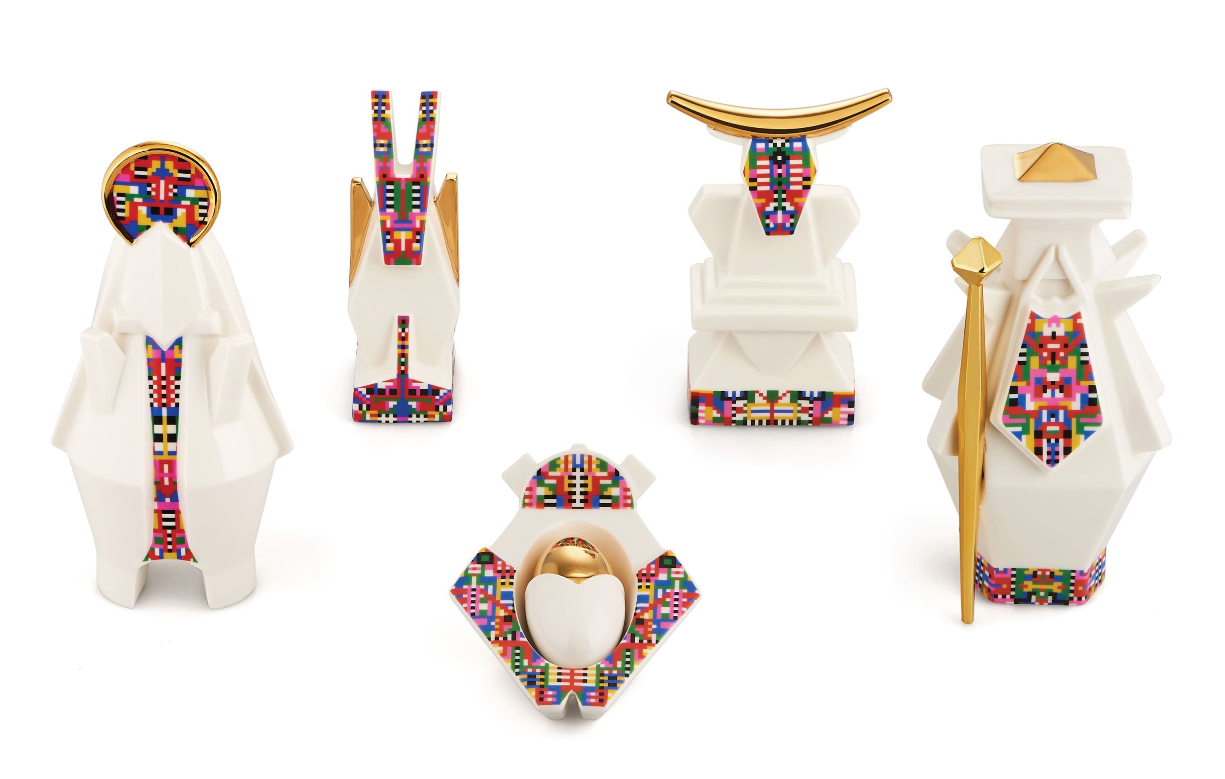 Alessi Mary Porzellanfiguren Set, fünf weiße Deko-Objekte mit bunten Mustern und goldenen Akzenten.