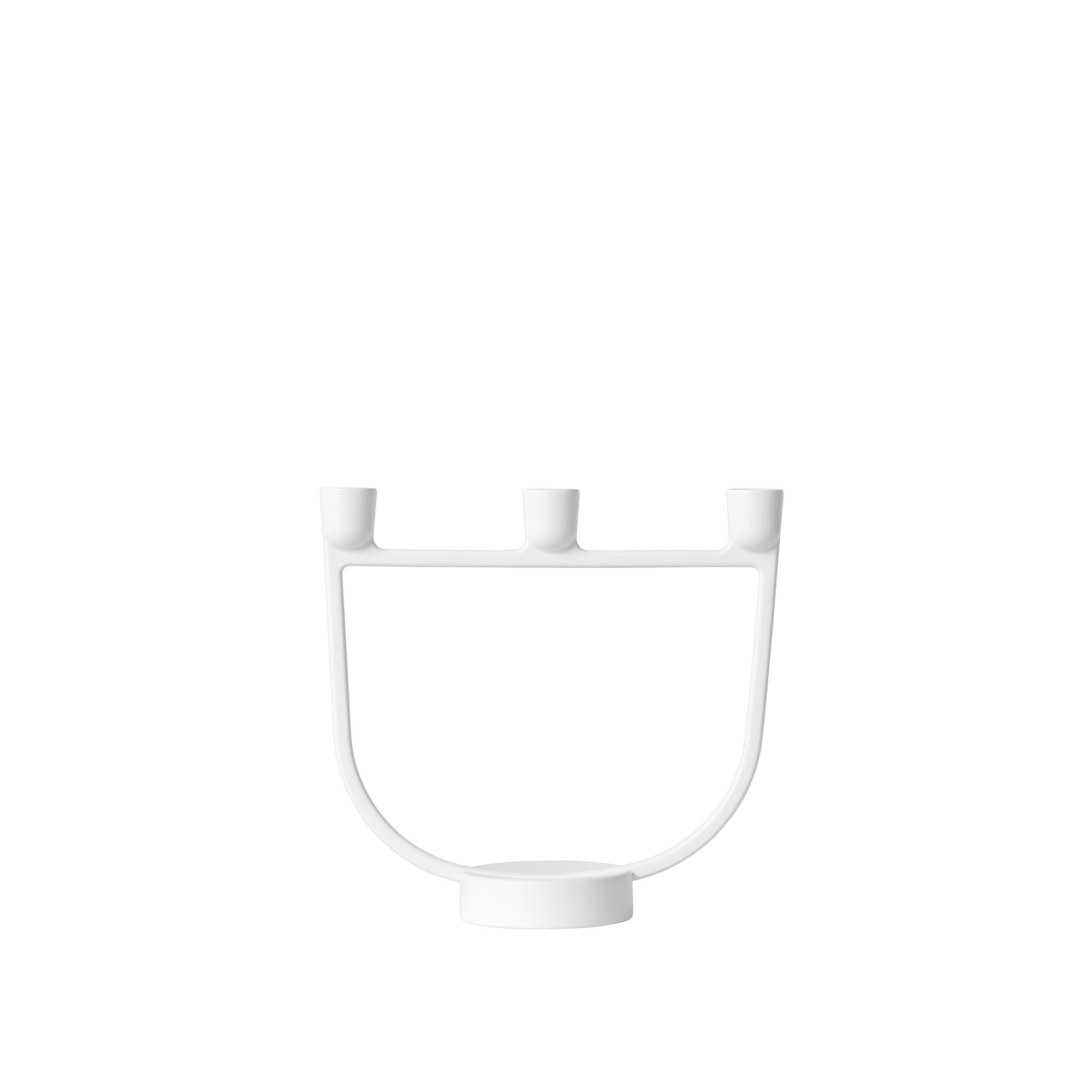 Weißer Open Candelabra Kerzenhalter von Muuto für drei Kerzen, modernes Design für stimmungsvolle Beleuchtung.
