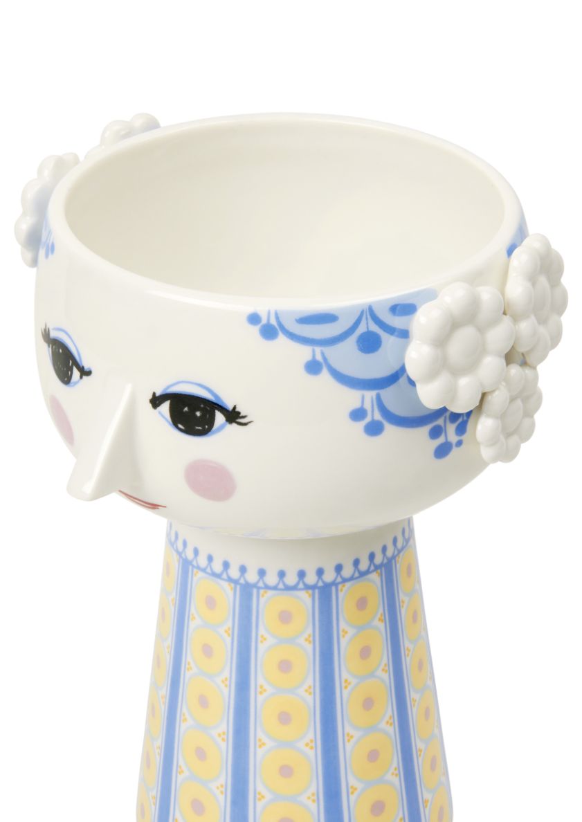 Detailaufnahme der hellblauen Eva Vase von Bjørn Wiinblad, dekorative Keramikvase mit Gesicht.