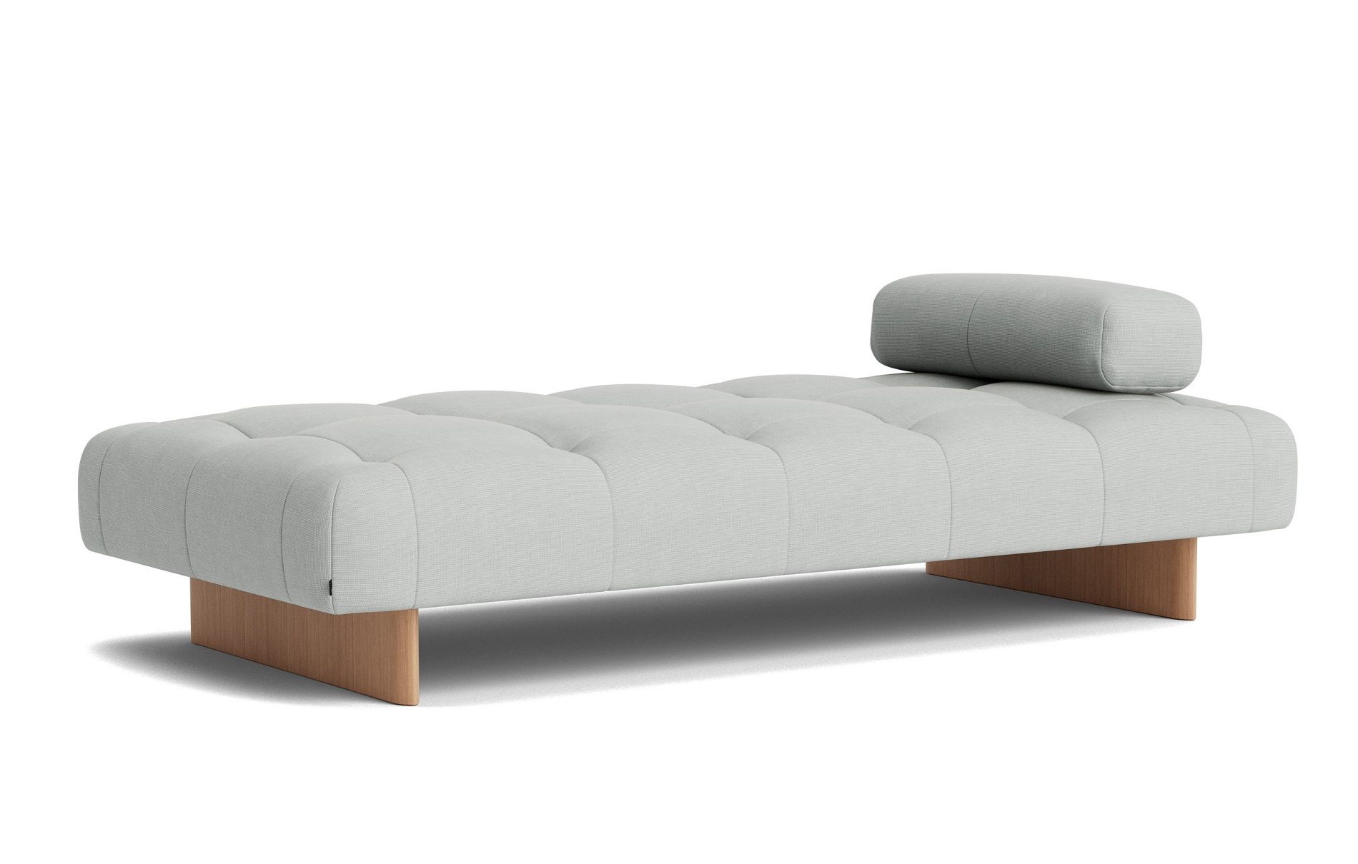 Helles Quilton Daybed mit gesteppter Liegefläche und passendem Kissen für entspanntes Wohnen.