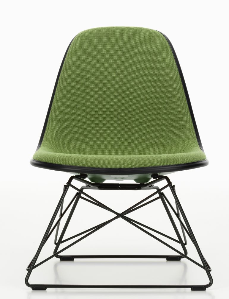 Grüner Eames Plastic Side Chair LSR von Vitra, vollgepolsterter Design Stuhl mit schwarzem Untergestell.
