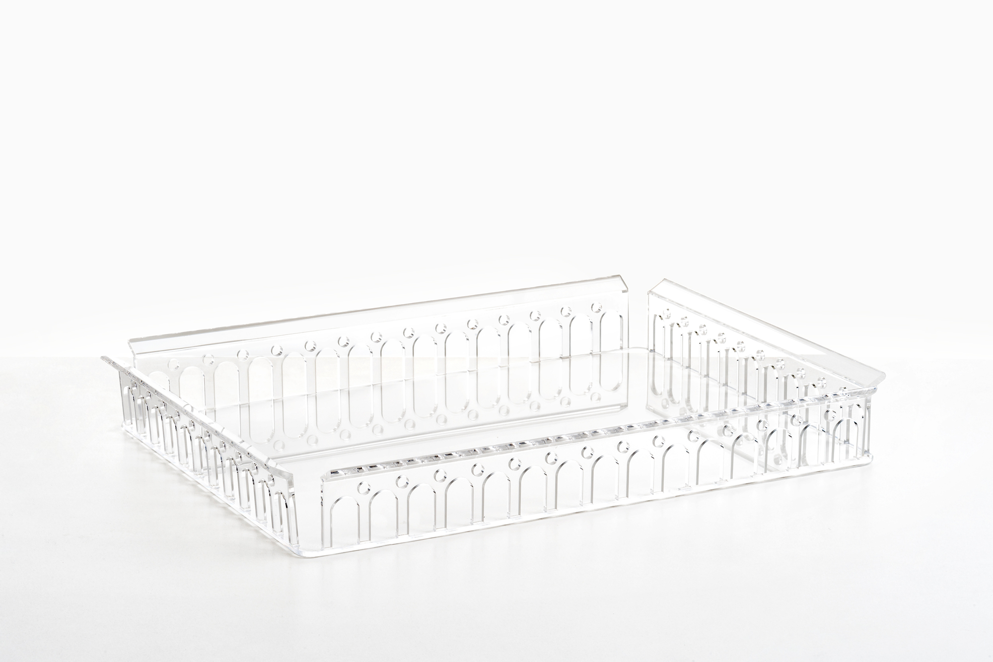 Klares Piazza Tablett von Kartell: Rechteckiges Serviertablett aus transparentem Kunststoff, modernes Design für Küche und Wohnen.