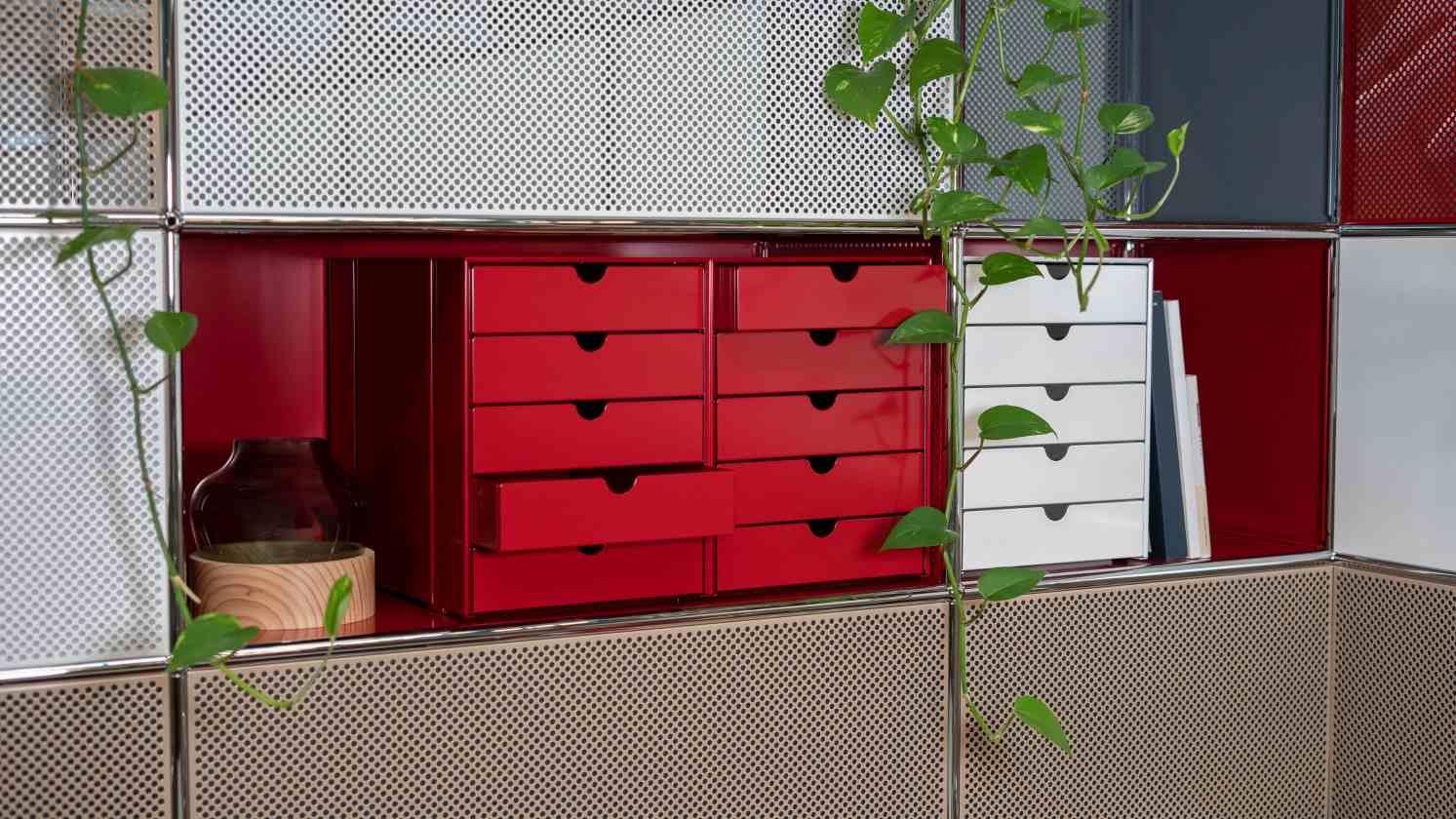 USM Haller Inos Kastenset C4 mit 5 Schalen geschlossen Home Office Olivgrün