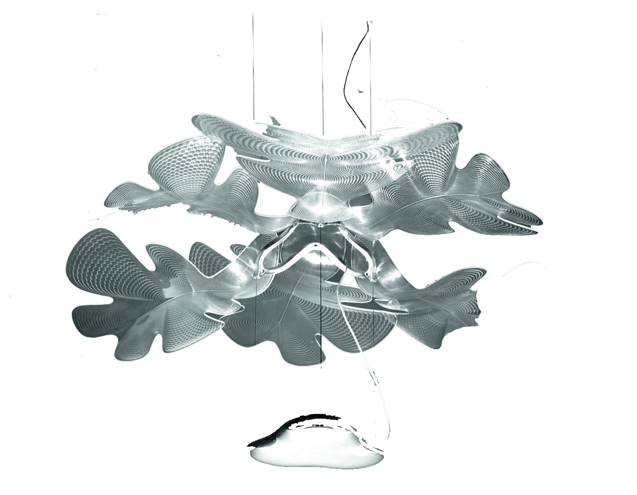 Chlorophilia Pendelleuchte von Artemide: Moderne Hängelampe mit chromfarbener Struktur und transparentem Diffusor.