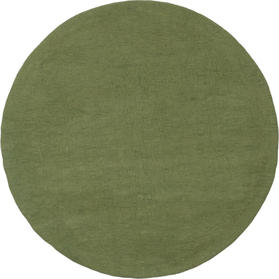 Grüner, runder Filzteppich (Ø 160 cm) von myfelt, ideal als Bodenbelag und Dekoration.