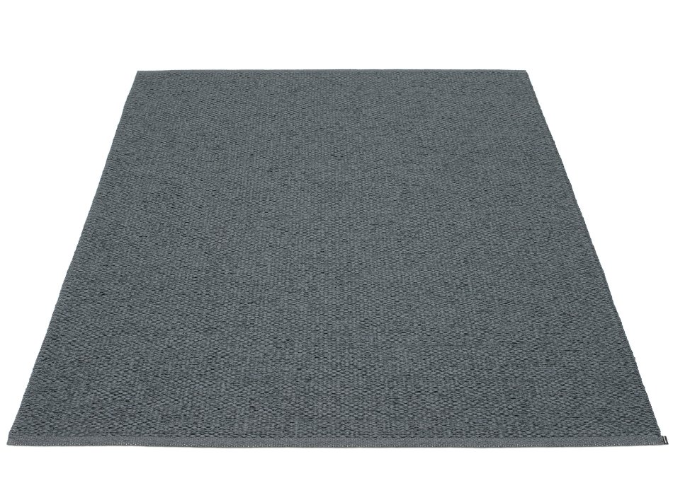 Grauer Svea Kunststoffteppich von Pappelina, Größe 230x320 cm, für Innen- und Außenbereich.