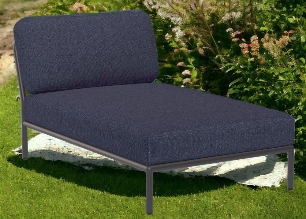 Houe Level Chaiselongue Outdoor Sessel in Blau, moderne Gartenliege für entspannte Stunden im Freien.
