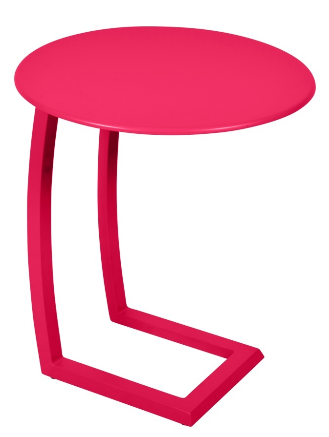 Pinker Alizé Beistelltisch von Fermob für den Außenbereich, versetzter Fuß und runde Tischplatte.