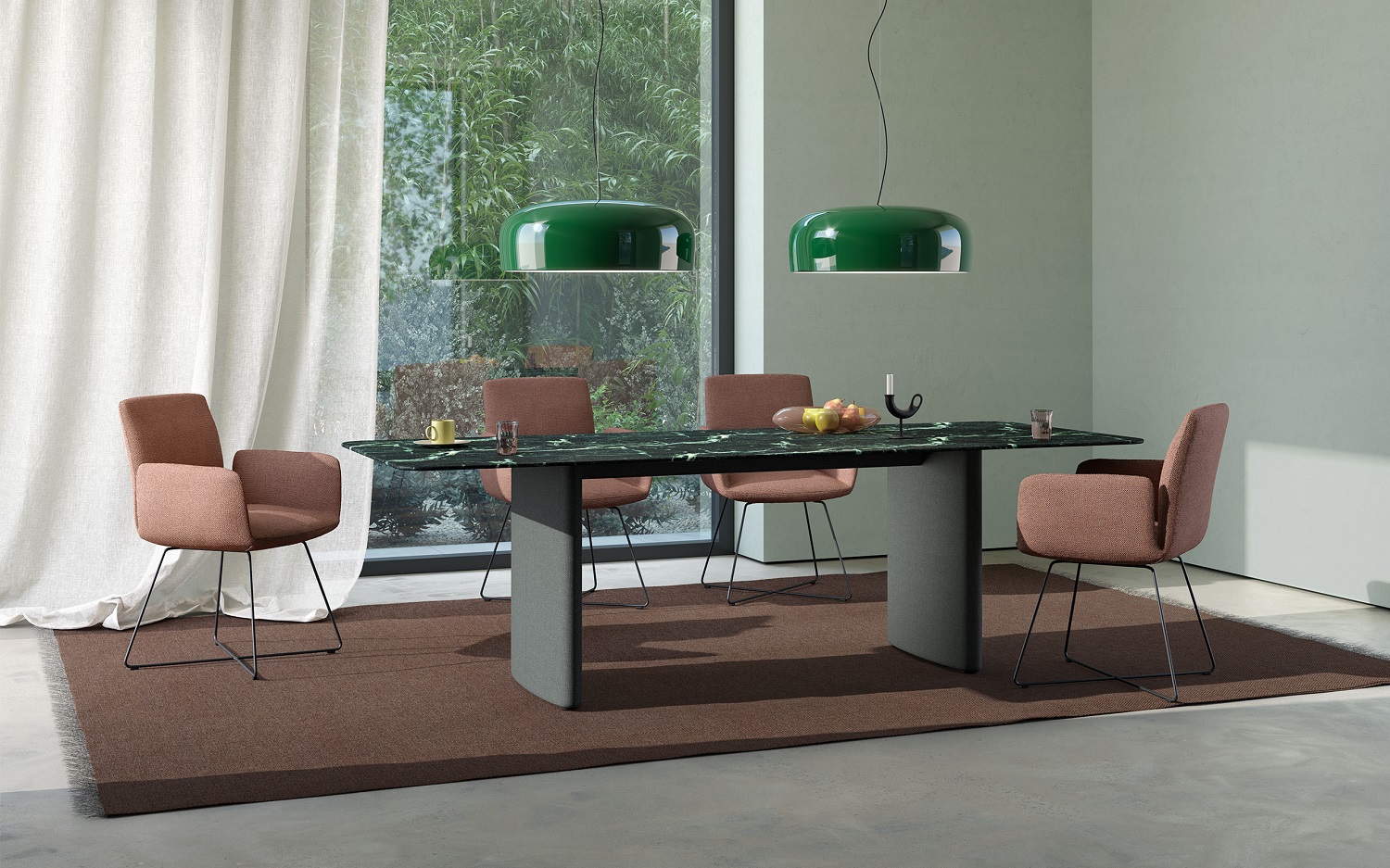 Ipa Wangentisch mit grüner Marmorplatte und Stühlen in modernem Esszimmer-Interieur.