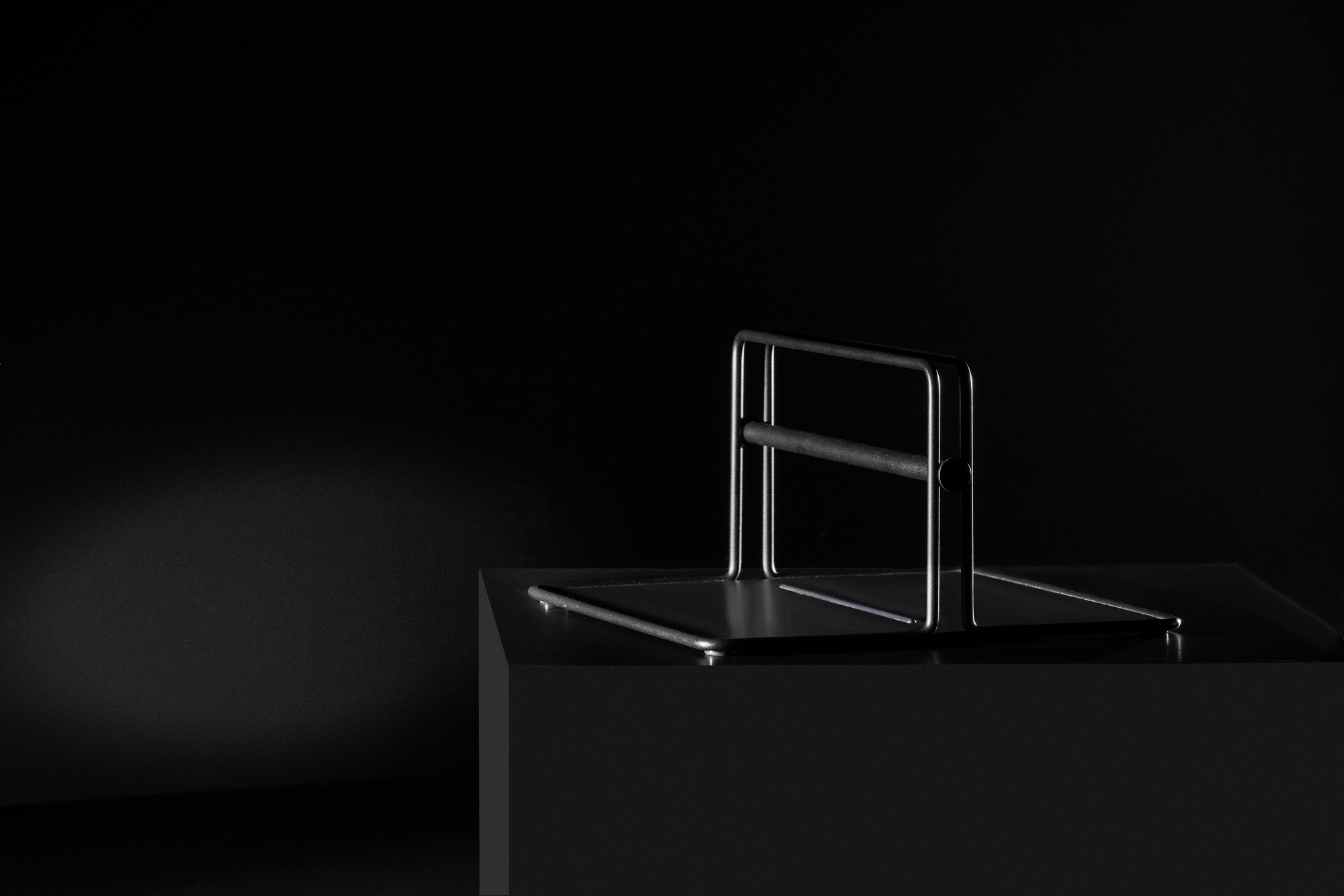 Edelstahl Serviettenhalter "Singles" von Zone Denmark, minimalistisches Design für Tischdekoration.