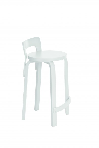Weißer K65 Küchenstuhl / Barhocker von Artek mit runder Sitzfläche und Rückenlehne.