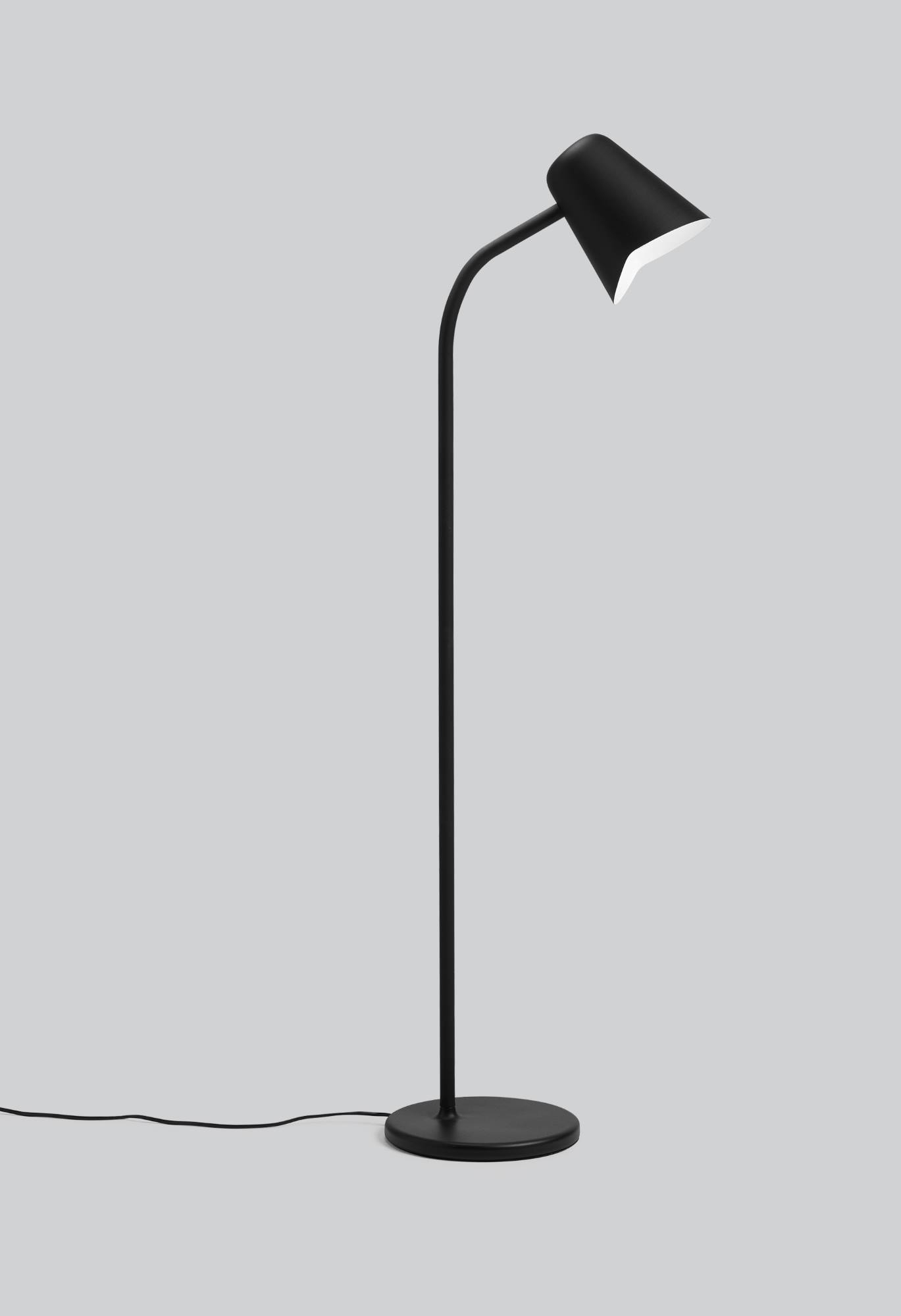 Schwarze "Me floor dim" Stehleuchte von Northern: Moderne Bodenleuchte mit verstellbarem Lampenkopf.