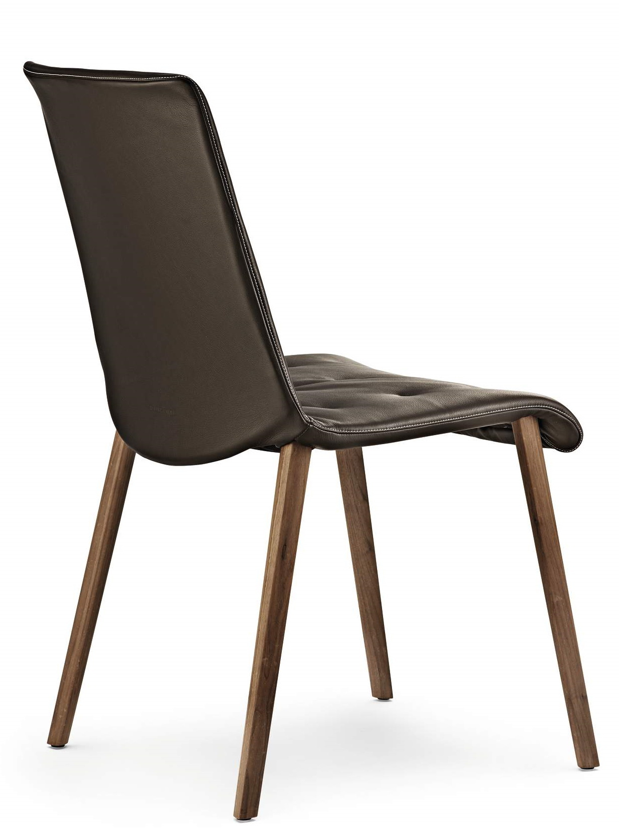 Liz Wood Stuhl mit braunem Lederbezug und Holzbeinen, Design von Walter Koll.