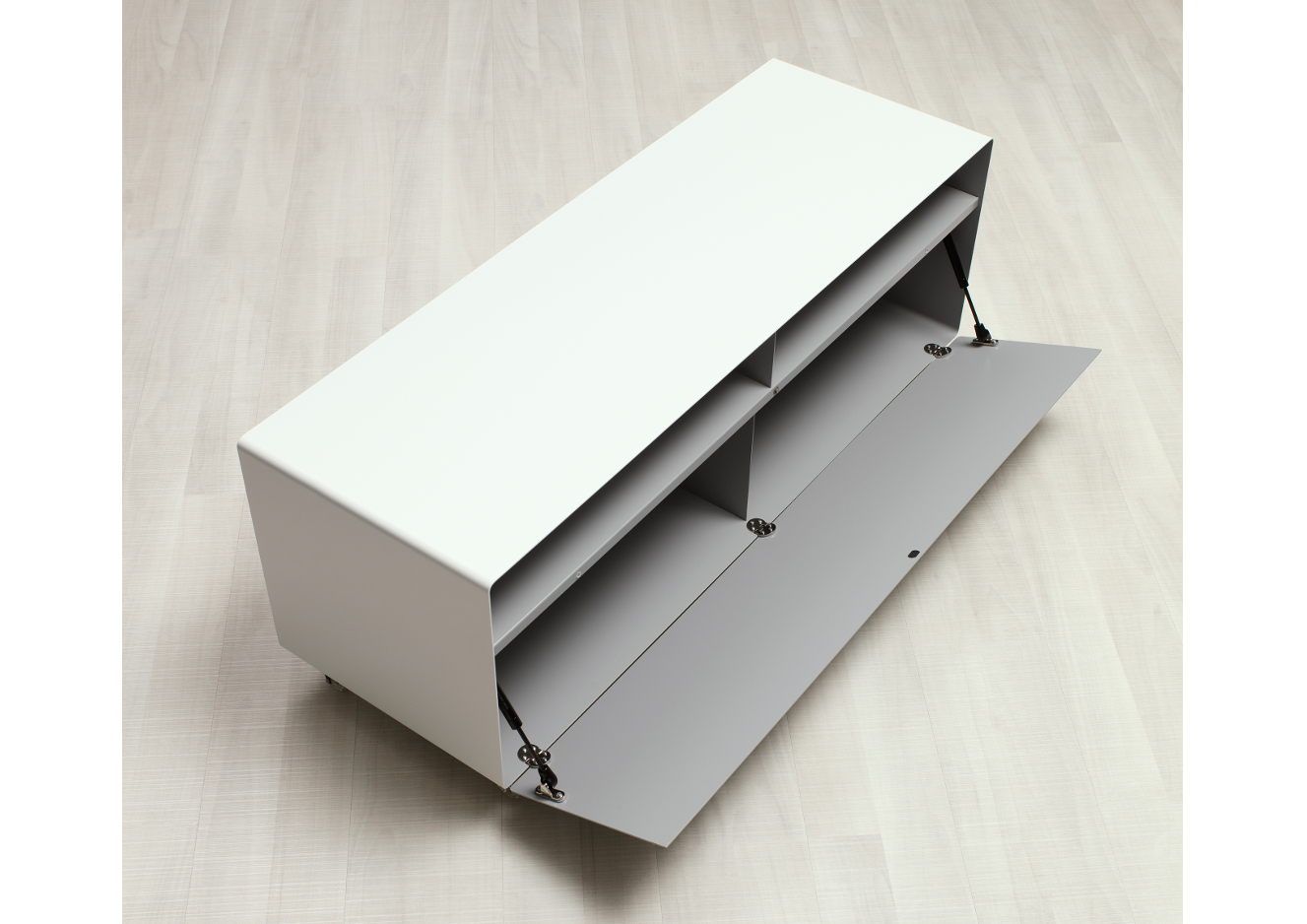 Weißes R 108N Sideboard von Müller Möbelfabrikation mit offener Klappe und Innenfächern. Modernes Möbelstück für Wohnzimmer.